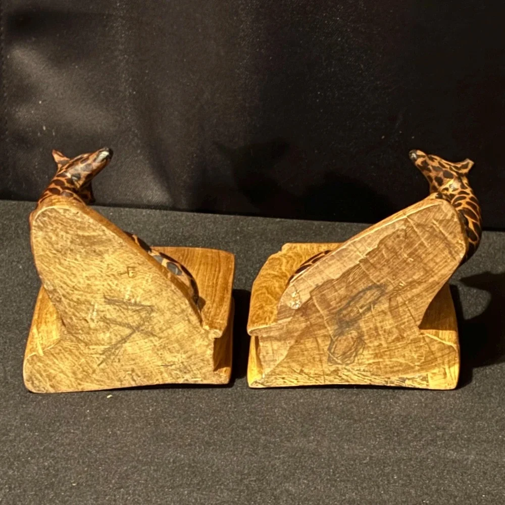 Wooden Giraffe Bookends: Hand-Carved Animal Shelf Decor